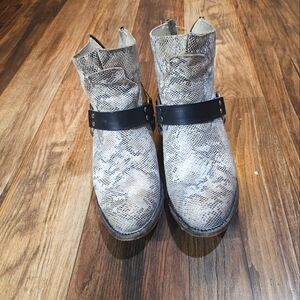 Freebird boots size 10